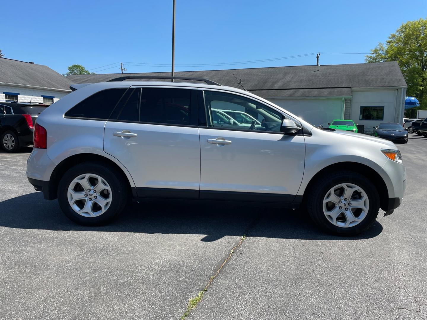 2014 silver Ford Edge SEL AWD (2FMDK4JCXEB) with an 3.5L V6 DOHC 24V engine, 6-Speed Automatic transmission, located at 101 N. Main Street, Muncy, PA, 17756, (570) 546-5462, 41.207691, -76.785942 - Photo#4